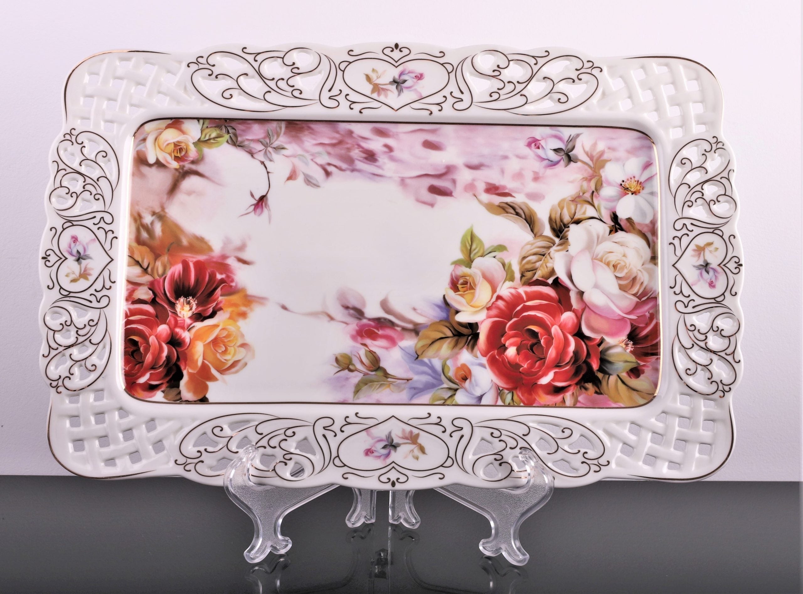 Platou din ceramica cu model in relief