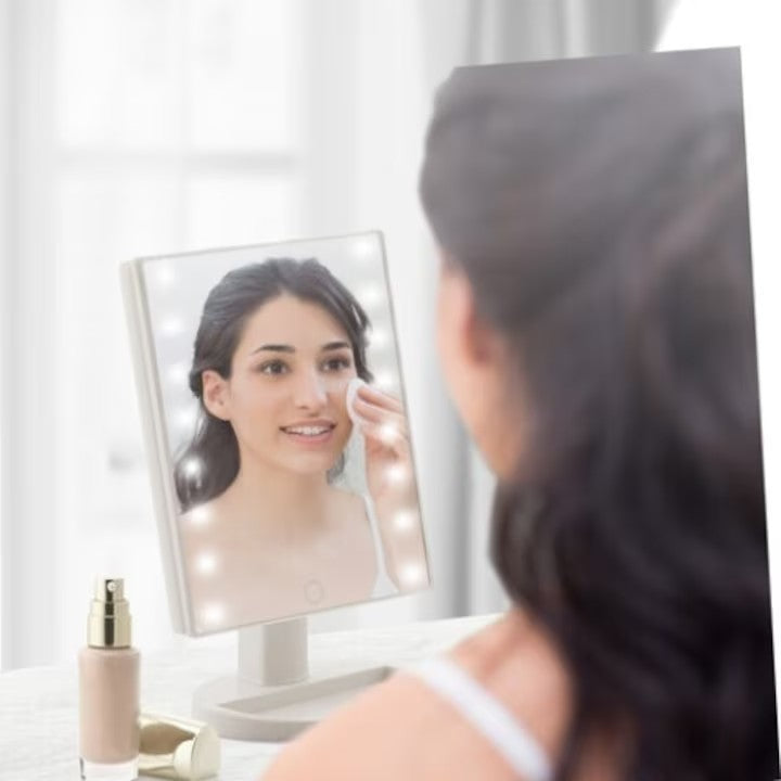 Oglinda Cosmetica AT PERFORMANCE® cu Iluminare LED, include 22 de Led-uri Puternice, Functie pentru Reglarea Intensitatii luminii, Reglarea inclinarii Oglinzii pana la 180°, Alimentare pe baterii sau la Retea, Baza Stabila.